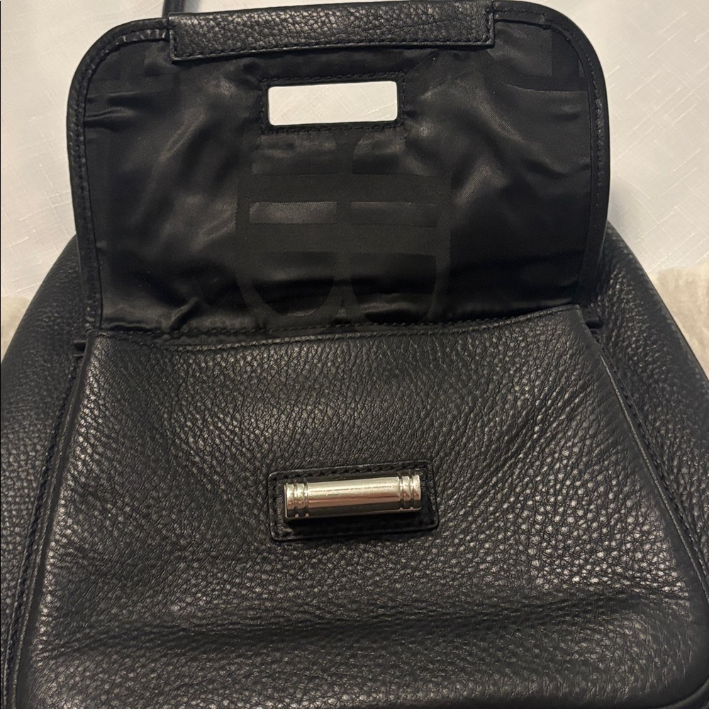 Banana Republic black pebbled leather shoulder bag w/turn-lock magnetic closure - Picture 4 of 11